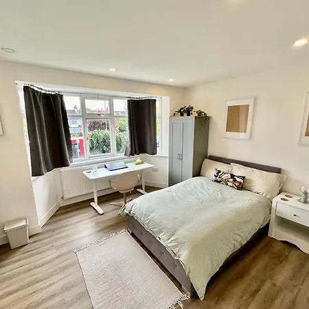 Delightful Studio In Wimbledon